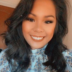 Meet your Posher, Desiree anne